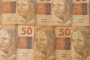 Obraz premium brasil, moeda brasileira; dinheiro Brasileiro, notas de 50, 20 e moedas de 1 real