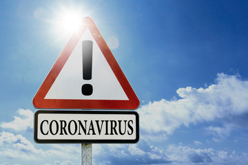Coronavirus - Verkehrsschild vor blauem Himmel