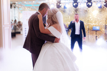 Fototapeta premium brides wedding party in the elegant restaurant with a wonderful light and atmosphere