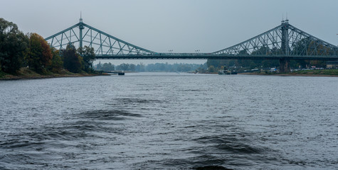 Regenwetter an der Elbe