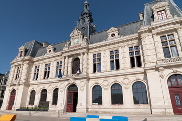 Fototapeta na wymiar city hall facade town center facade in poitou charentes Poitiers in France