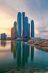 Deurstickers Abu Dhabi Jumeirah bij Etihad Towers, Abu Dhabi Skyline bij zonsondergang