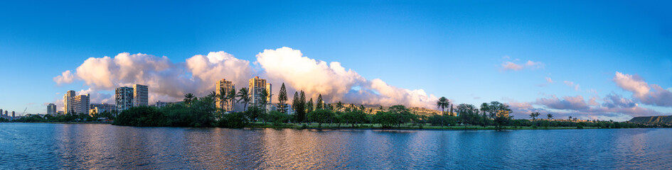 Naklejka premium Panoramic view of north Waikiki at sunset Hawaii