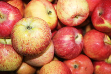 red apple close up image