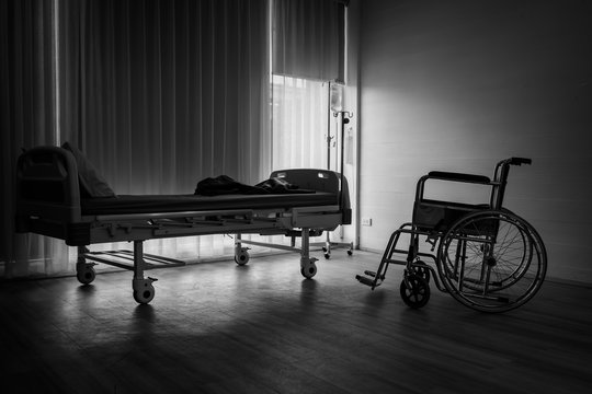 Black and white images in a depressed atmosphere, wards that have only beds and wheelchairs without sick people