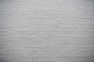White Brick beams with horizontal lines