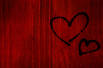 Herzen auf roter Holzwand - Hintergrund