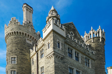 Fototapeta na wymiar Historic castle of Casa Loma, Gothic Revival style mansion, garden, and upscale gourmet restaurant in midtown Toronto