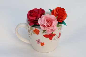 折り紙で作ったバラの花