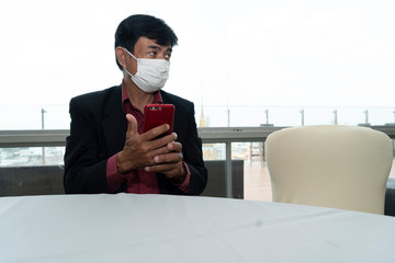 Portrait of businessman Wear a mask to protect against viruses and dust.