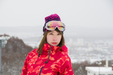 Fototapeta na wymiar 小雪舞うスキーゲレンデと女性スキーヤー