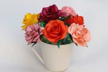 折り紙で作ったバラの花