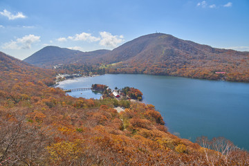 秋の赤城山(黒檜山)から地蔵岳と大沼方面の眺望