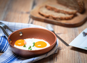 frid eggs in a pan