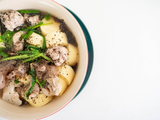 Boiled Pork Tofu is a soup of Thai food, taste sweet and salty.Ingredients Egg tofu, minced pork, seaweed, mushrooms, coriander, pepper and spring onions are healthy foods