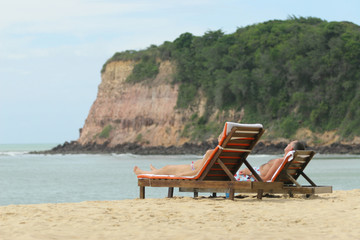 espreguiçadeiras em praia de Natal, Rio Grande do Norte, Brasil