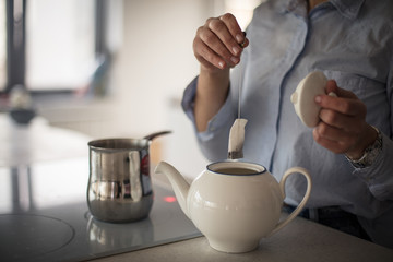 Morning time is teatime.