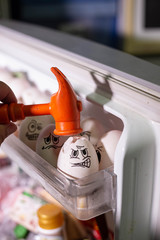 Please do not make me.Eggs that are being hammered