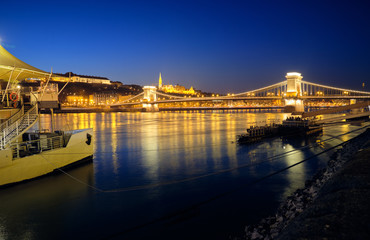 The Szechenyi Chain Bridge in Budapest at night.