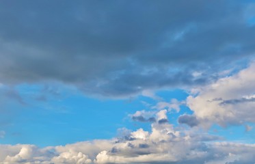 Fototapeta premium Dynamischer Wolkenhimmel