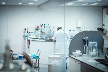 Obraz premium Scientists in the laboratory are developing vaccines against coronavirus