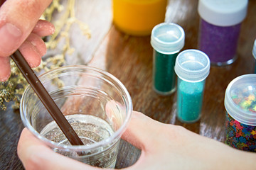 Mixing resin chemical in plastic cup, Process of making accessory from resin