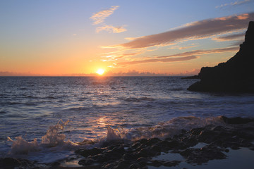 Fototapeta premium Charco Verde Lavaküste bei Sonnenuntergang, Insel La Palma, Kanaren, Spanien, Europa 