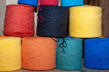 Farbige Webgarne
