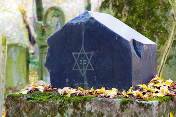Stary nagrobek żydowski © Heroc