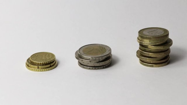 Monete di euro che aumentano di numero