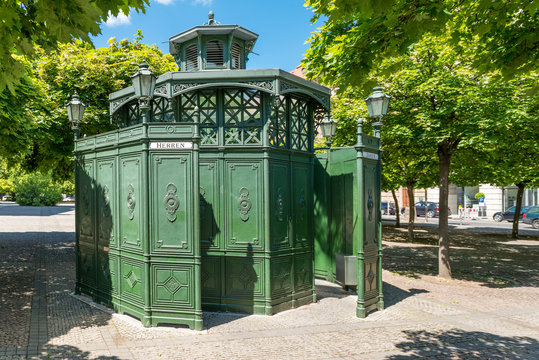 Gr&uuml;ne Toilette in Berlin
