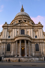 Obraz premium St. Paul's Cathedral in London, UK. Evening view of St Paul's taken from the south. Portrait view with unrecognisable pedestrians (motion blur).