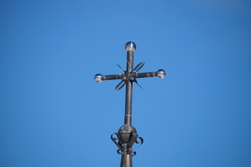 Fototapeta na wymiar Schönes Kreuz auf einer Kapelle in der Wildschönau