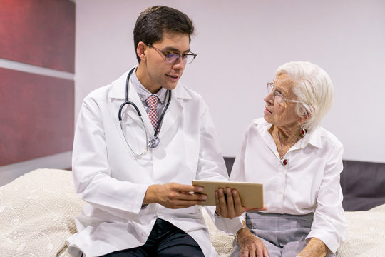 patient paying attention to doctor's instructions