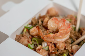 arroz con camarones y verduras comda asiatica