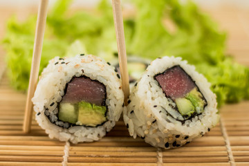 sushi con ajonjolí dos