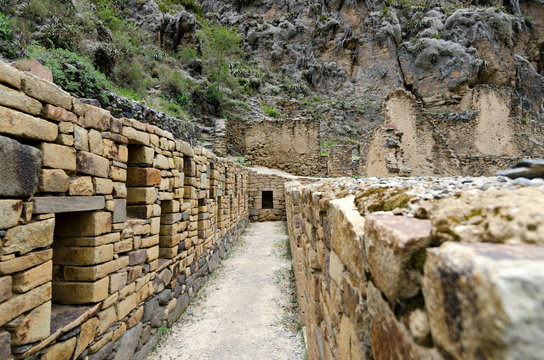 Pathway among walls of ancient Inca town