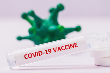 Obraz premium Ampoule with a vaccine from the new coronavirus COVID-19 with tablets on the table