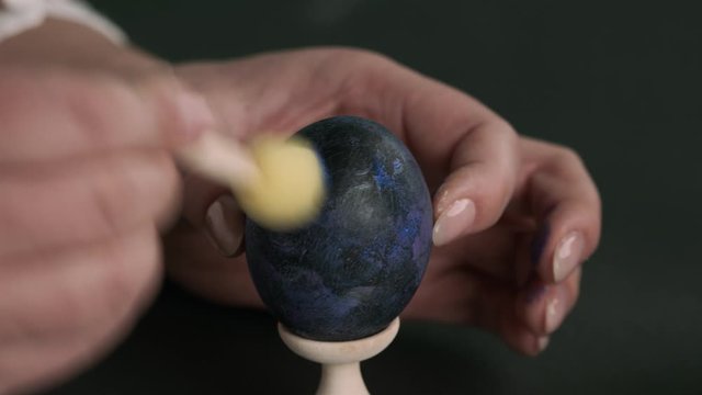 painting eggs for Easter. Painting with a sponge and different colors. preparation Spaceballs