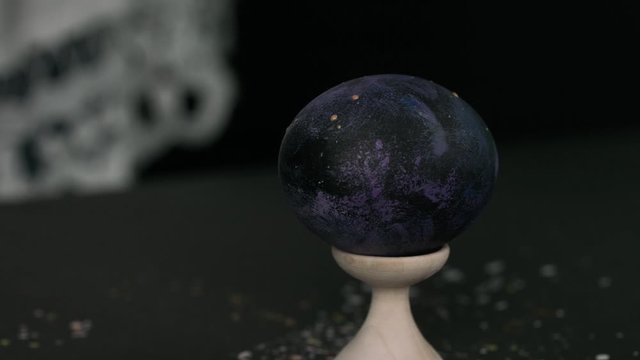 painting eggs for Easter. Painting with a sponge and different colors. preparation Spaceballs