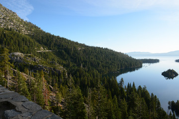 Obraz premium SOUTH LAKE TAHOE, CALIFORNIA, USA - AUGUST 21, 2019: Emerald Bay on Tahoe Lake in the morning