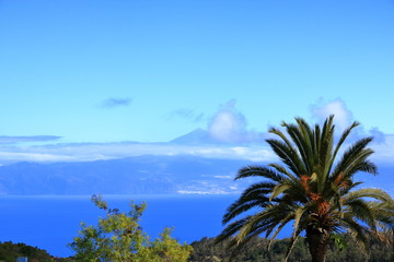 Fototapeta na wymiar View of Tenerife and Teide mountain from La Gomera from mirador de abrante