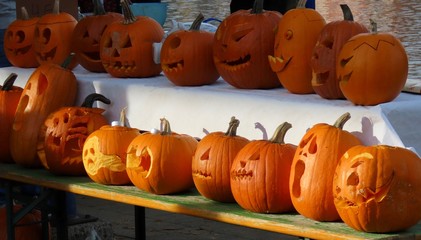 Jack-o-lantern pumpkin row
