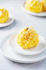 small cake mimosa