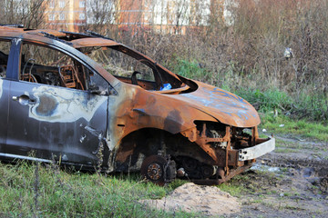 Fototapeta premium burnt car on the forest, rusty metal