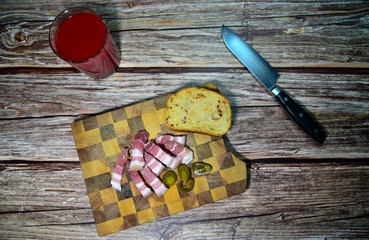 Slices of brisket for a light bite with vegetable juice