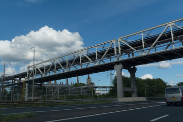 Fototapeta na wymiar Industriebrücke über die Autobahn A4