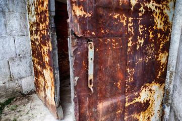 Alte, offene tor