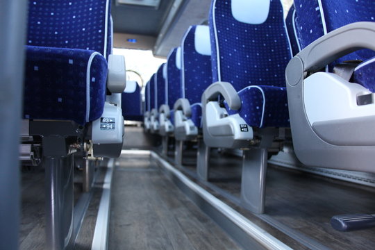 Fauteuils de bus bleus