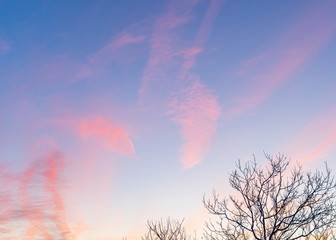 Fototapeta na wymiar Beautiful Brooklyn winter sky with clouds at red sunset.